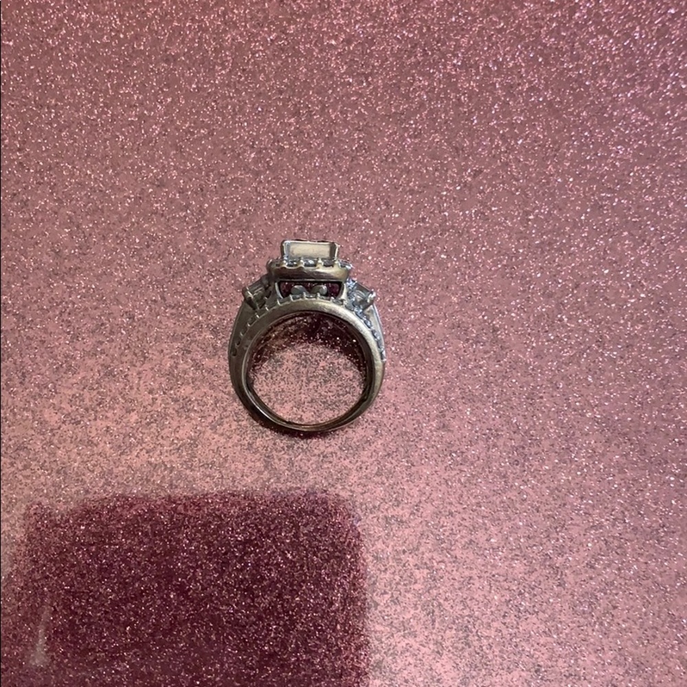 Engagement ring - Picture 2 of 7